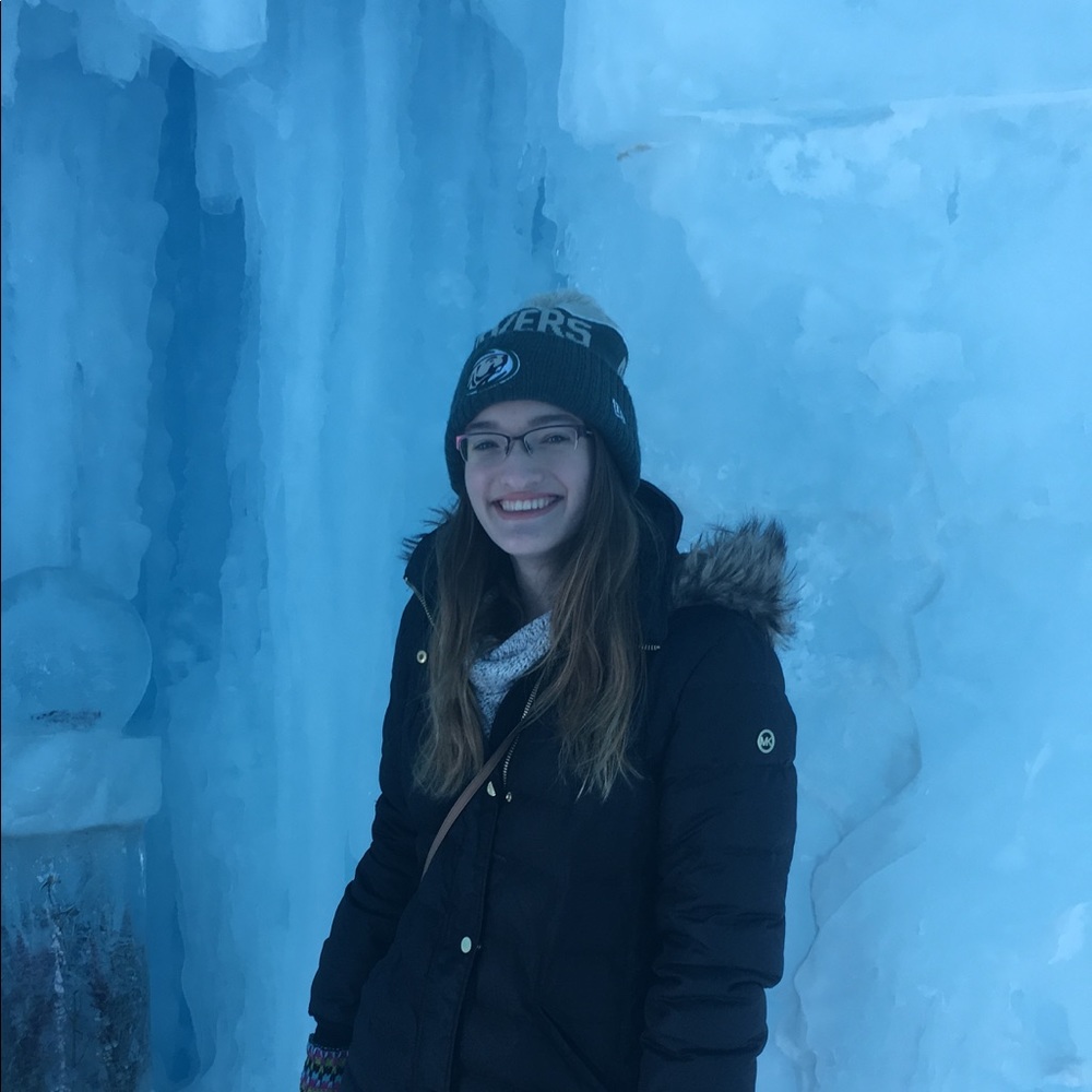 Meet your Posher, Kendra